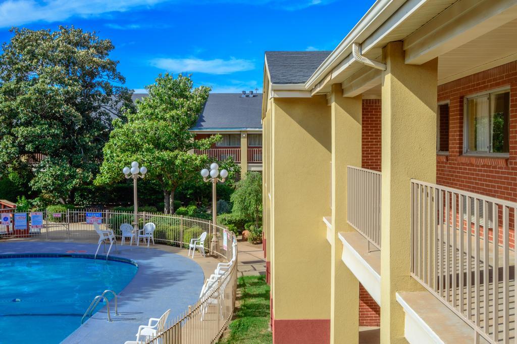 Days Inn By Wyndham Lawton Exterior photo