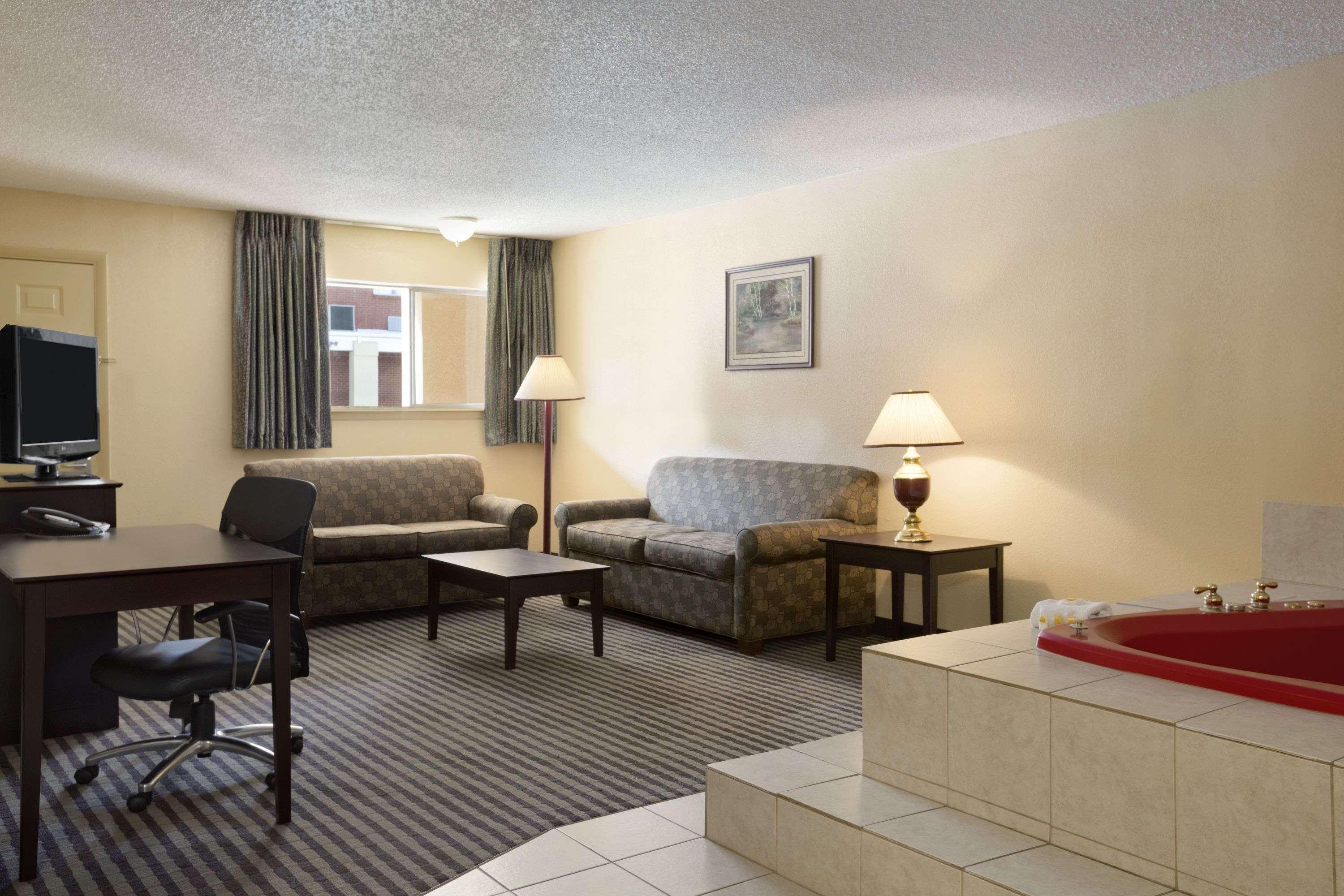 Days Inn By Wyndham Lawton Exterior photo
