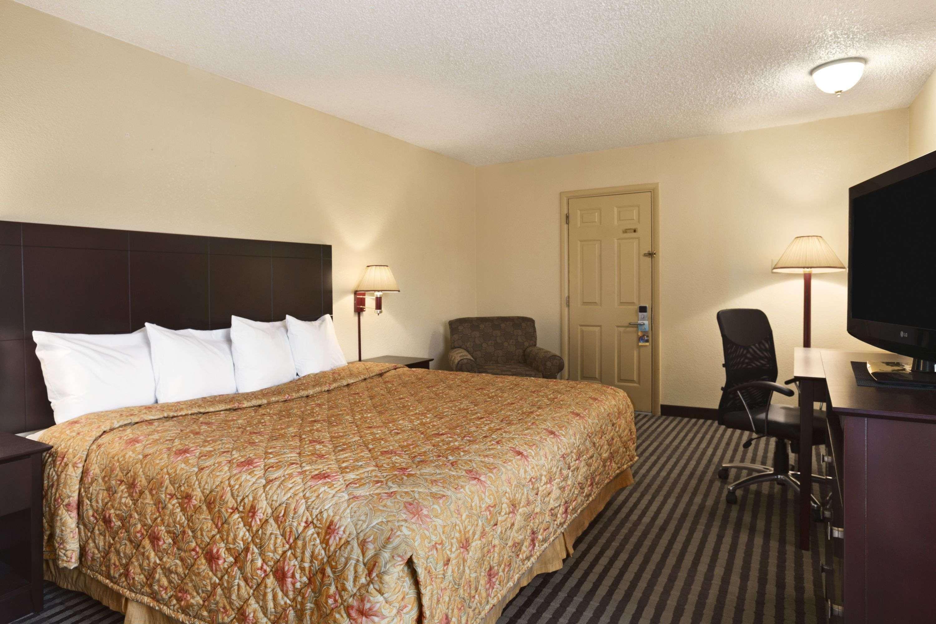Days Inn By Wyndham Lawton Exterior photo