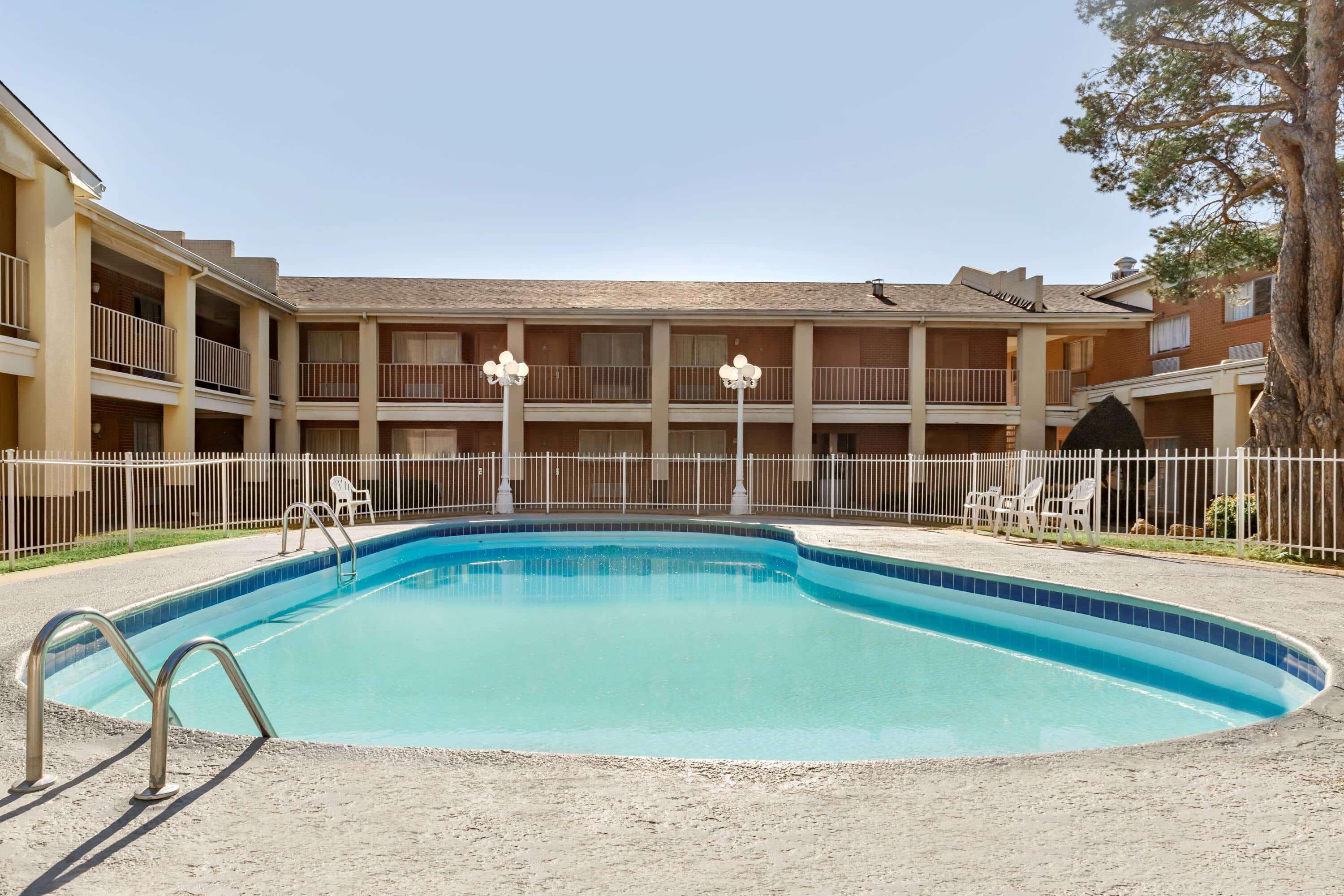 Days Inn By Wyndham Lawton Exterior photo