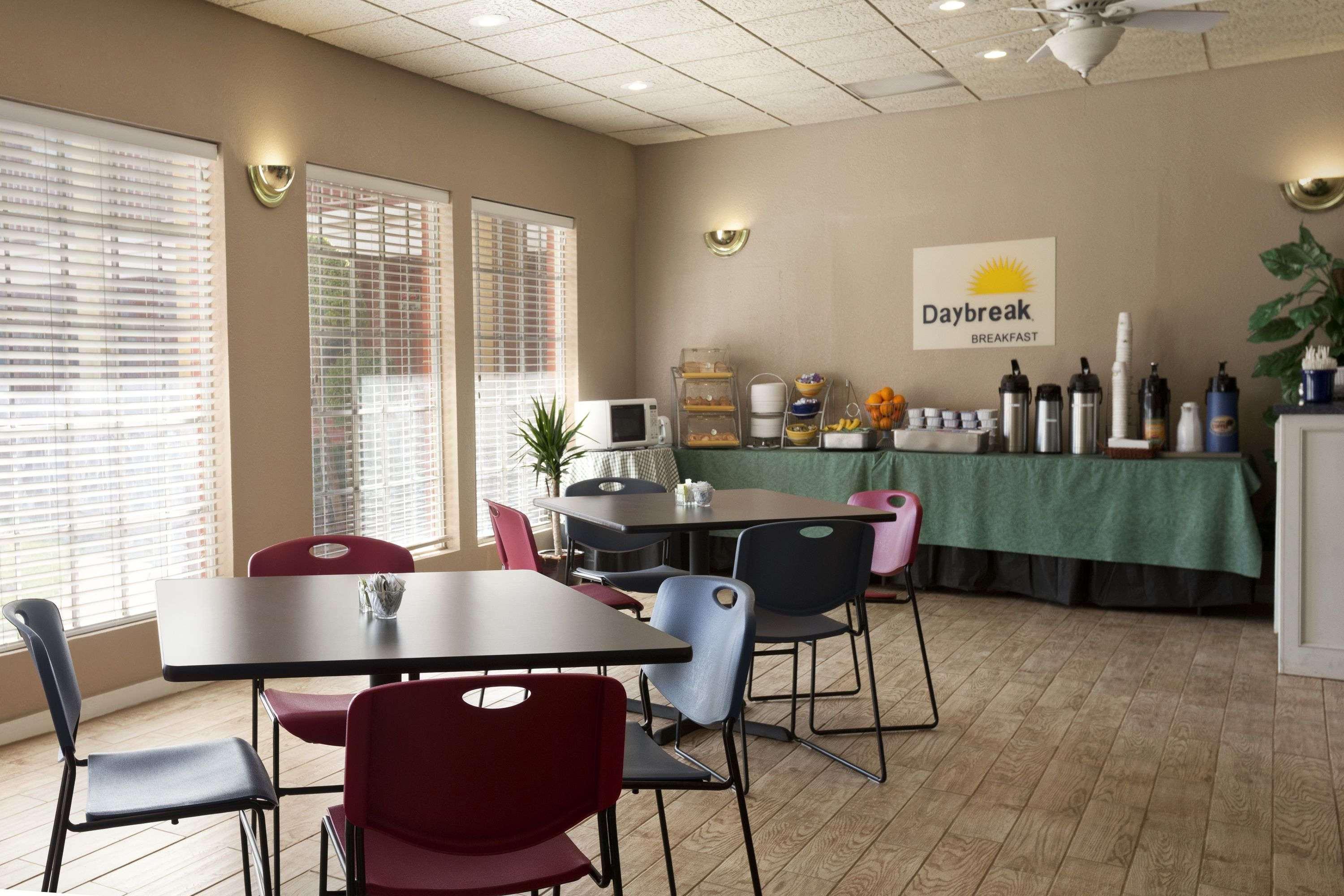 Days Inn By Wyndham Lawton Exterior photo