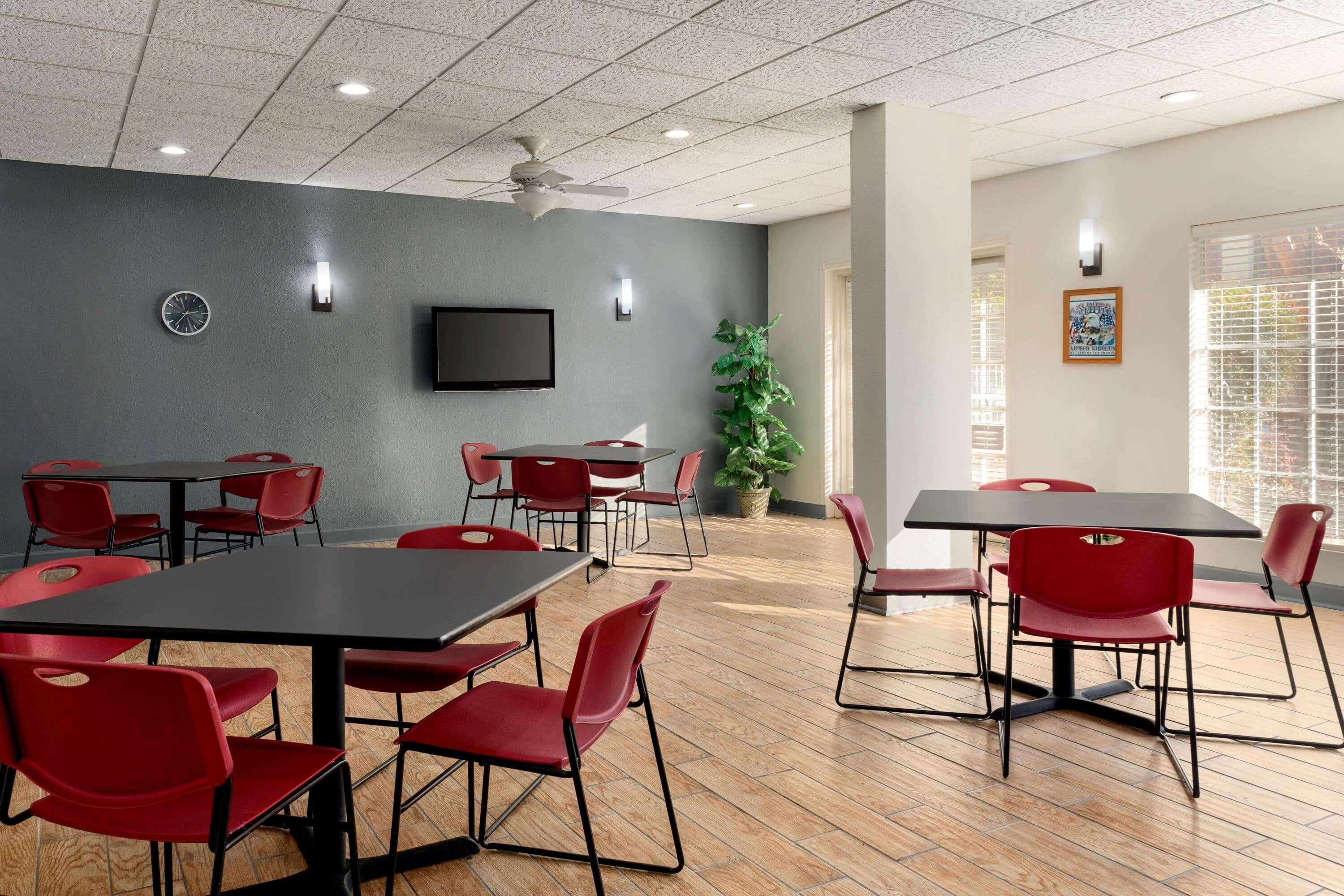 Days Inn By Wyndham Lawton Exterior photo