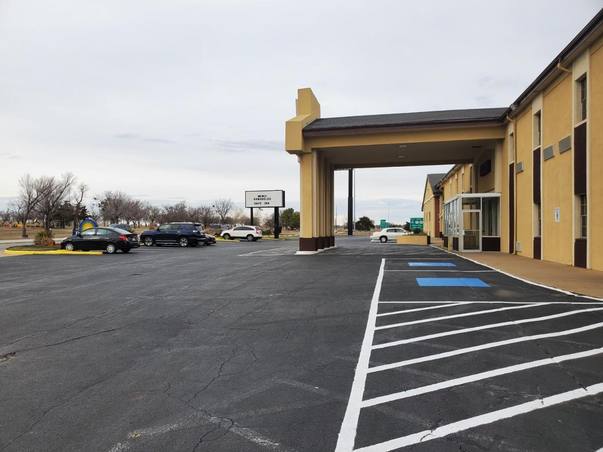 Days Inn By Wyndham Lawton Exterior photo