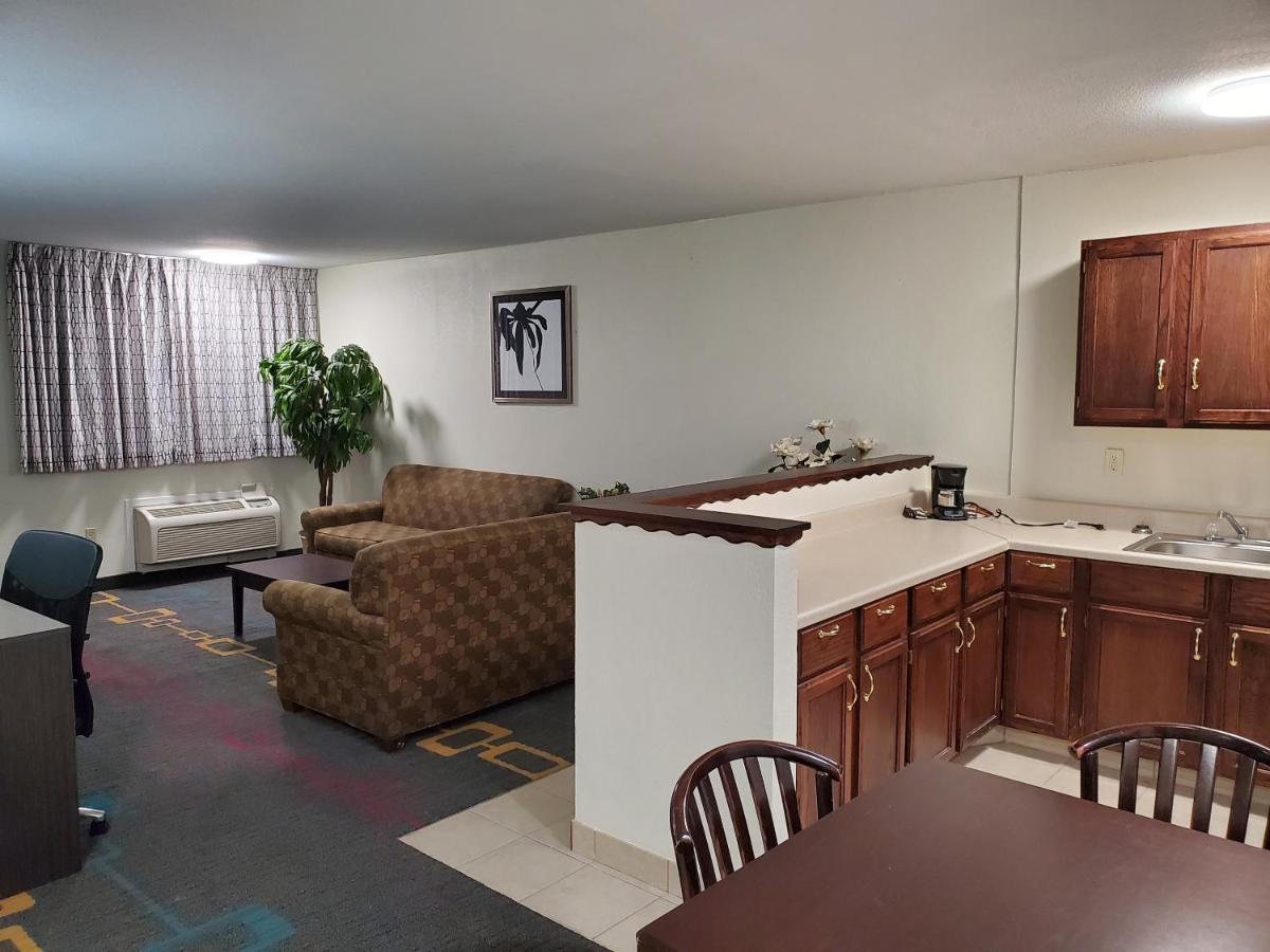 Days Inn By Wyndham Lawton Exterior photo